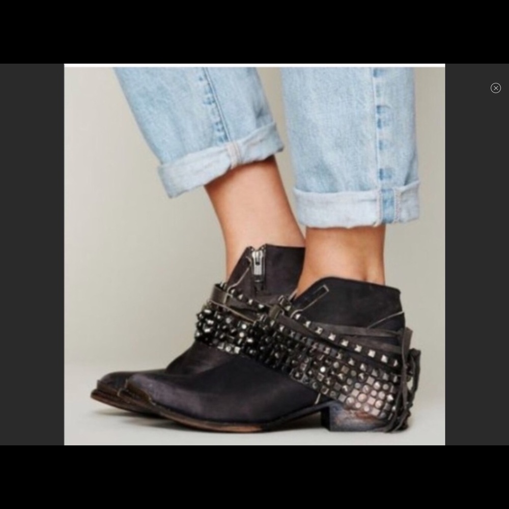 Free bird by Steven Mezcal Low Studded Boots